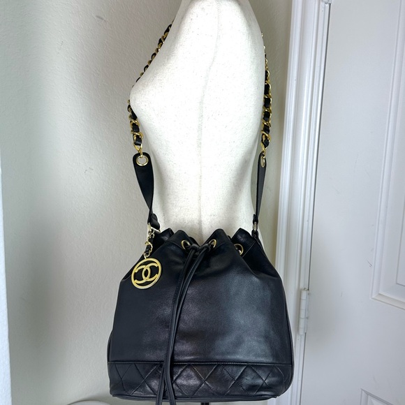CHANEL CC LEATHER DRAWSTRING BAG - Picture 3 of 15